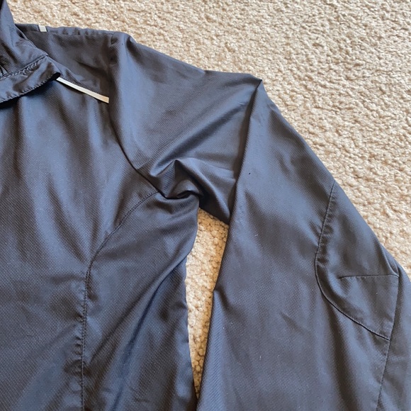 Under Armour Light Weight All Season Jacket - Picture 4 of 8